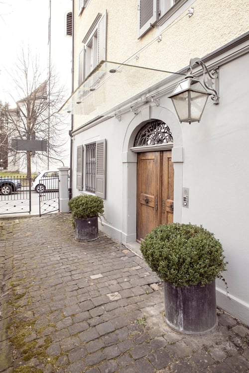 Historische 4-Zimmer-Wohnung mit Balkon in einem Barockhaus 17
