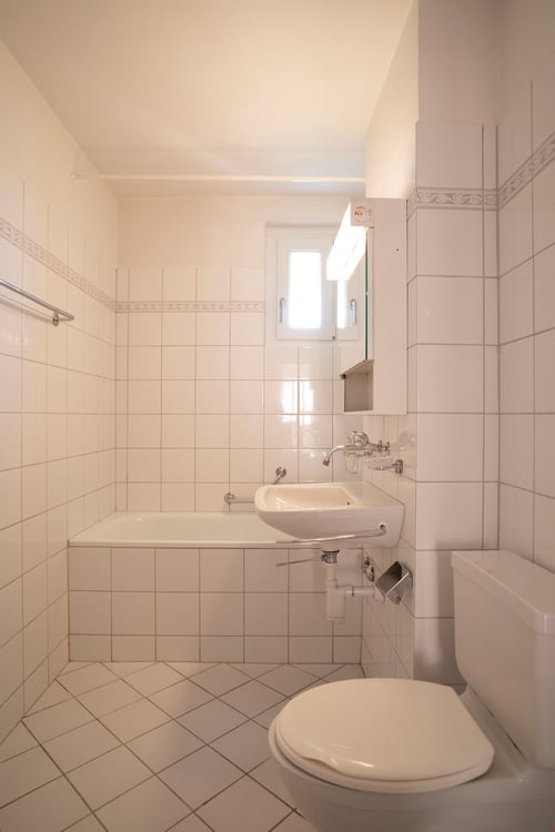 Geräumige, ruhige und renovierte Altbauwohnung mit Balkon 4