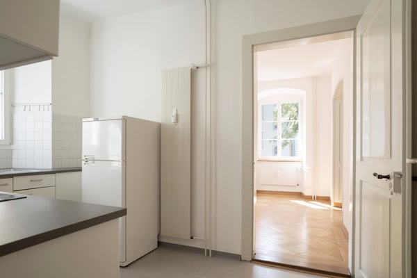 Stilvolle, grosse 3 Zimmerwohnung in historischem Gebäude mit Balkon 3