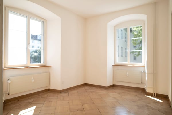 Stilvolle, grosse 3 Zimmerwohnung in historischem Gebäude mit Balkon 5