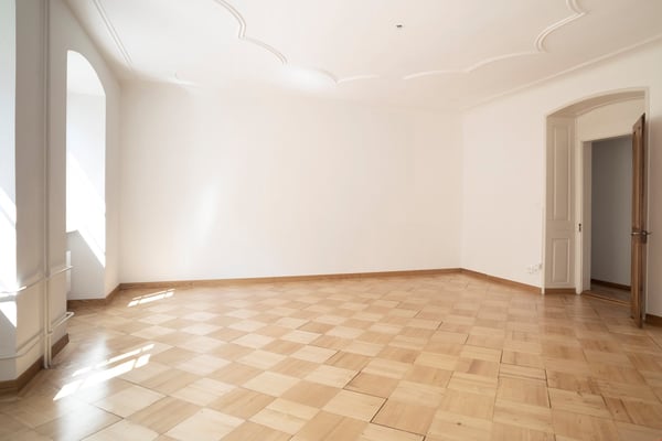 Stilvolle, grosse 3 Zimmerwohnung in historischem Gebäude mit Balkon 7