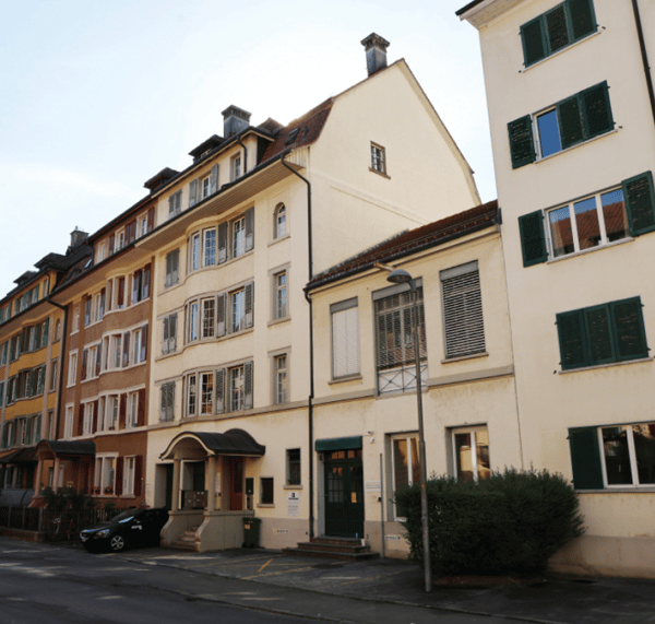 Befristete Vermietung: Geräumiges 4.5-Zimmer-Wohnatelier am Seidenweg in Bern 1