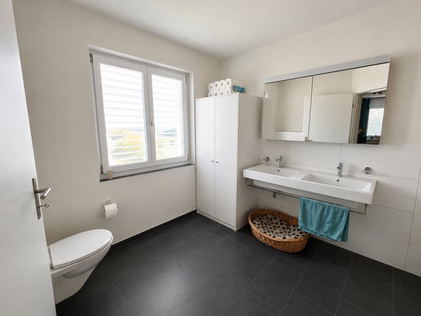Schöne 4 1/2 Zimmer Wohnung zu vermieten 6