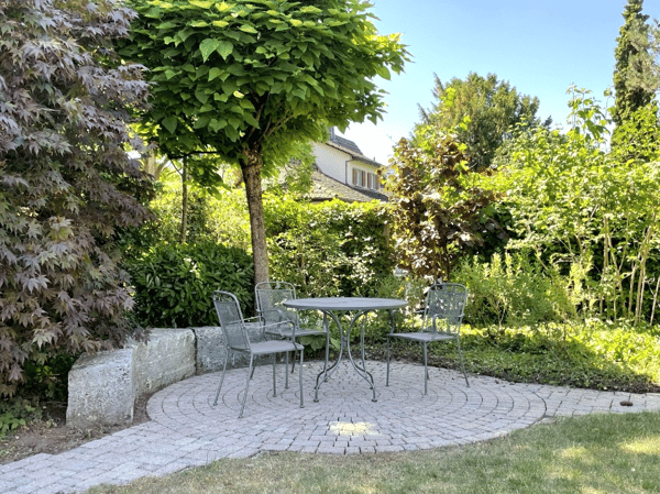 Doppeleinfamilienhaus mit grosser, idyllischer Gartenanlage 8