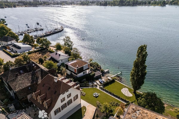 Einzigartige Villa mit direktem Seeanstoss 1