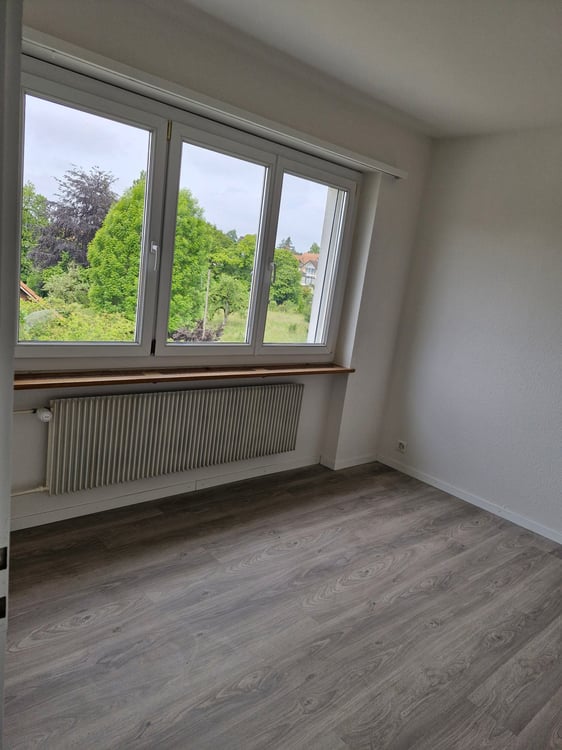 Moderne, renovierte 3.5-Zimmer-Wohnung mit Balkon in Ins 5