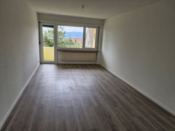 Moderne, renovierte 3.5-Zimmer-Wohnung mit Balkon in Ins 4