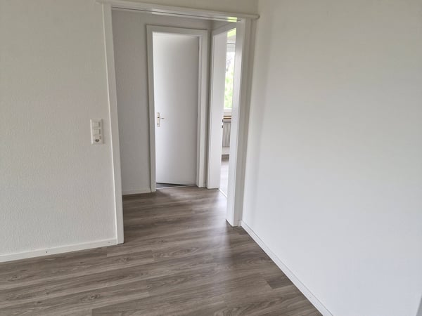 Moderne, renovierte 3.5-Zimmer-Wohnung mit Balkon in Ins 6