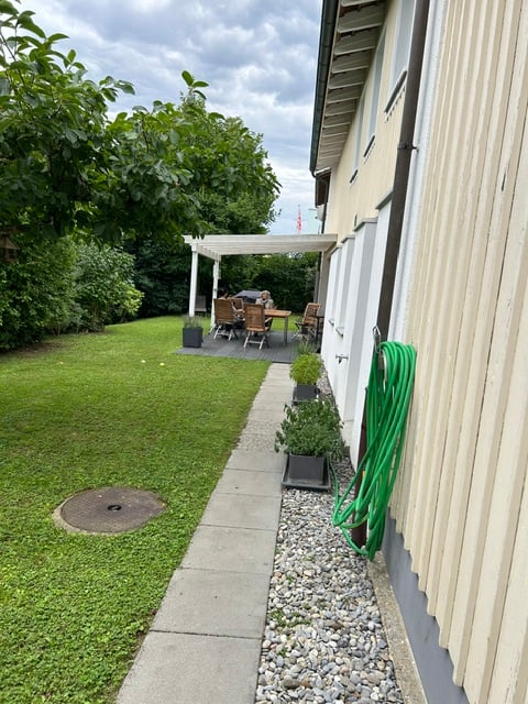 Wohnen wo andere Ferien machen - Ihr EFH am Rebberg in Erlach 2