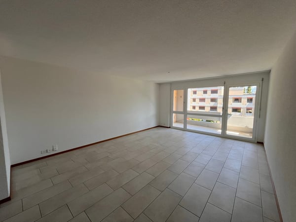 NEU SANIERT: Helle, grosszügige 5.5-Zimmer-Wohnung mit Aussicht auf die Bergkette 8