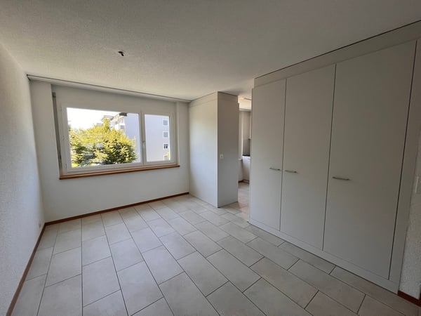 NEU SANIERT: Helle, grosszügige 5.5-Zimmer-Wohnung mit Aussicht auf die Bergkette 4