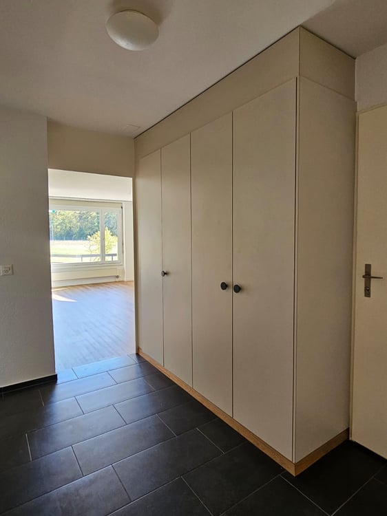 Helle 3½-Zimmer-Wohnung mit Balkon und schöner Bergsicht! 8