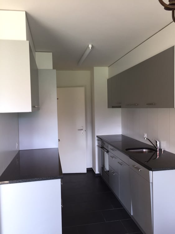 Helle 3½-Zimmer-Wohnung mit Balkon und schöner Bergsicht! 2
