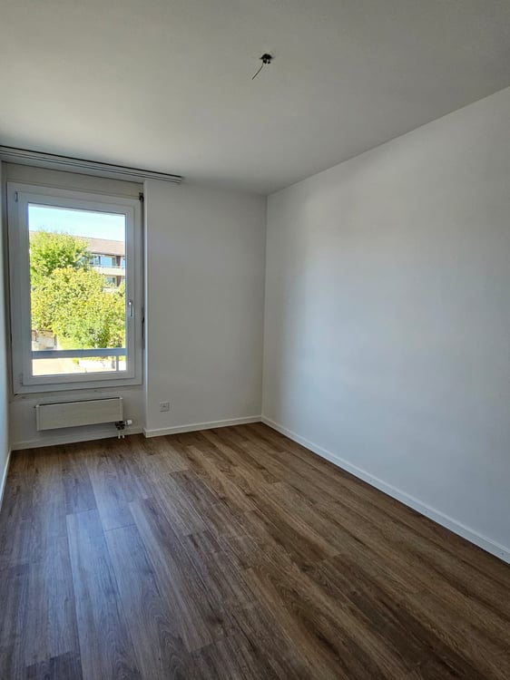 Helle 3½-Zimmer-Wohnung mit Balkon und schöner Bergsicht! 7