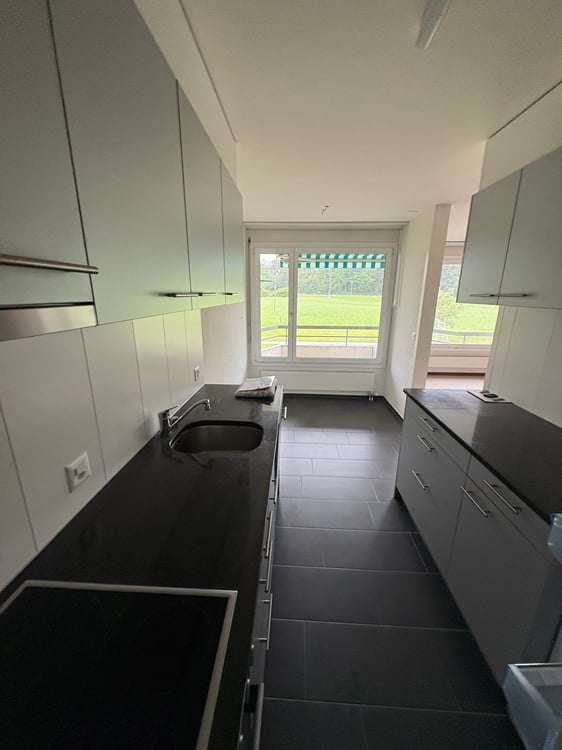 Helle 3½-Zimmer-Wohnung mit Balkon und schöner Bergsicht! 3