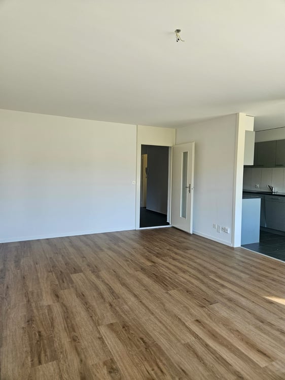 Helle 3½-Zimmer-Wohnung mit Balkon und schöner Bergsicht! 5