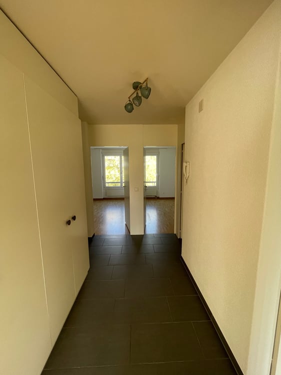 Helle 3½-Zimmer-Wohnung mit Balkon und schöner Bergsicht! 6