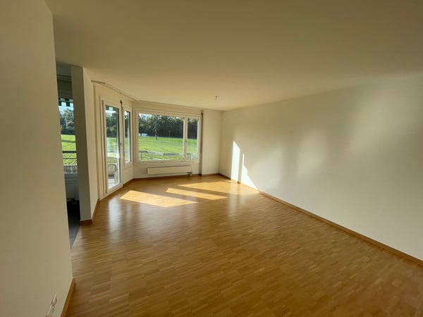 Helle 3½-Zimmer-Wohnung mit Balkon und schöner Bergsicht! 4