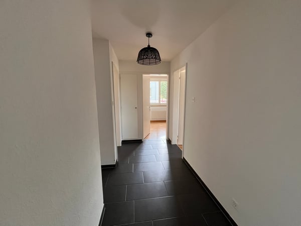 Sonnige 4-Zimmer-Wohnung mit Balkon in Thun 9