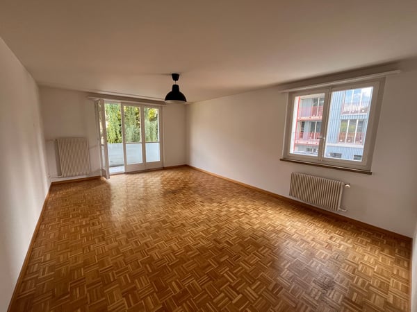 Sonnige 4-Zimmer-Wohnung mit Balkon in Thun 1