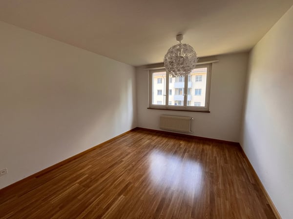 Sonnige 4-Zimmer-Wohnung mit Balkon in Thun 4