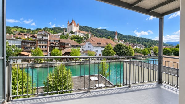 Stadtleben trifft Aussicht – charmante 2½-Zimmer-Wohnung mitten in Thun 1