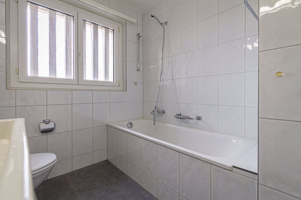 Renovierte 1.5-Zimmer-Wohnung mit Balkon und toller Aussicht in Grenchen 9