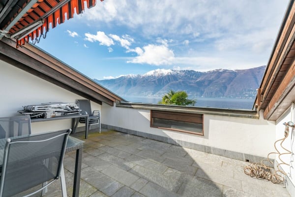 Charmante 3.5-Zimmer Dachwohnung mit herzlicher Seesicht, Terrasse und Südbalkon 12