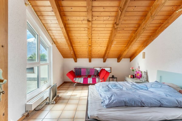 Charmante 3.5-Zimmer Dachwohnung mit herzlicher Seesicht, Terrasse und Südbalkon 10
