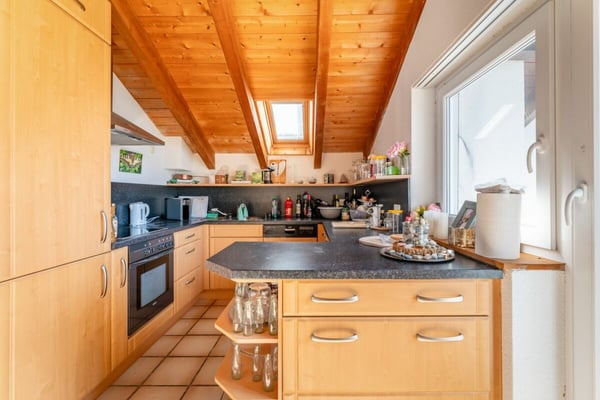 Charmante 3.5-Zimmer Dachwohnung mit herzlicher Seesicht, Terrasse und Südbalkon 5
