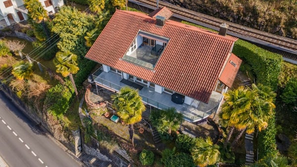 Charmante 3.5-Zimmer Dachwohnung mit herzlicher Seesicht, Terrasse und Südbalkon 13