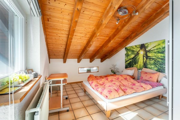 Charmante 3.5-Zimmer Dachwohnung mit herzlicher Seesicht, Terrasse und Südbalkon 11