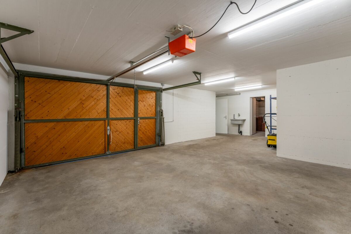 Einseitig angebauter Haustraum mit Wintergarten an der Landwirtschaftszone