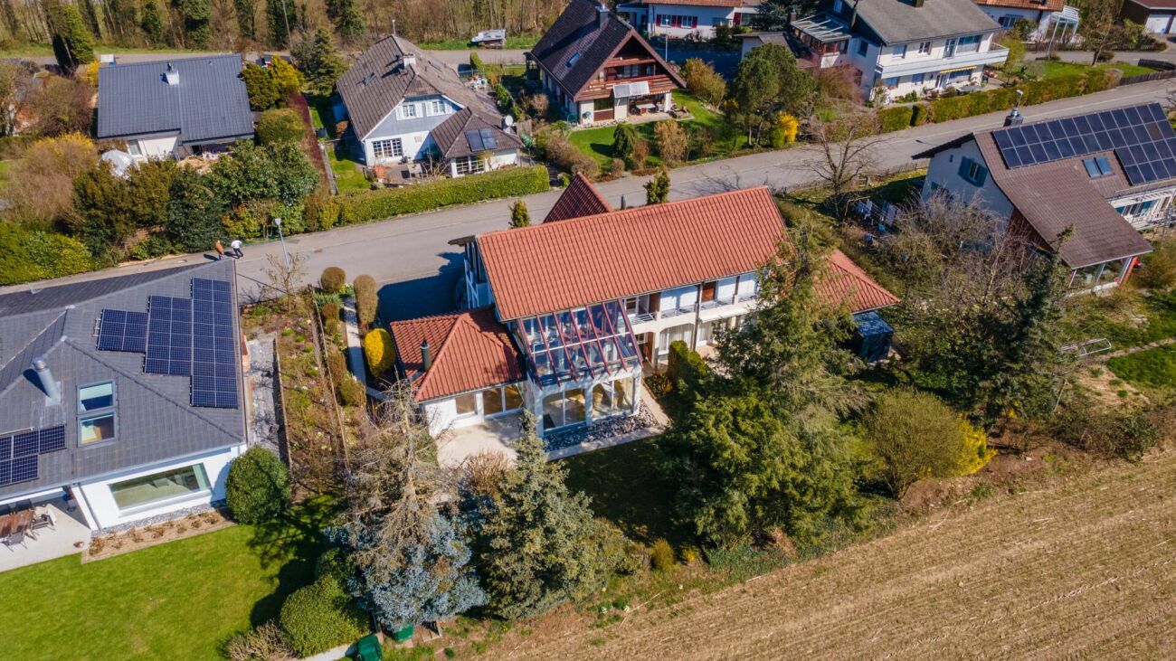 Einseitig angebauter Haustraum mit Wintergarten an der Landwirtschaftszone