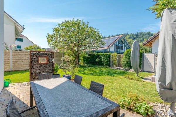 Familienfreundlich und topgepflegtes Doppeleinfamilienhaus 14