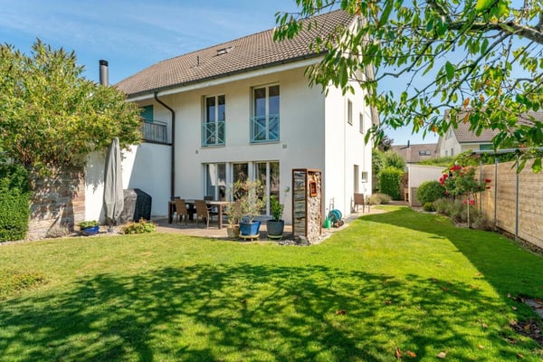 Familienfreundlich und topgepflegtes Doppeleinfamilienhaus 12
