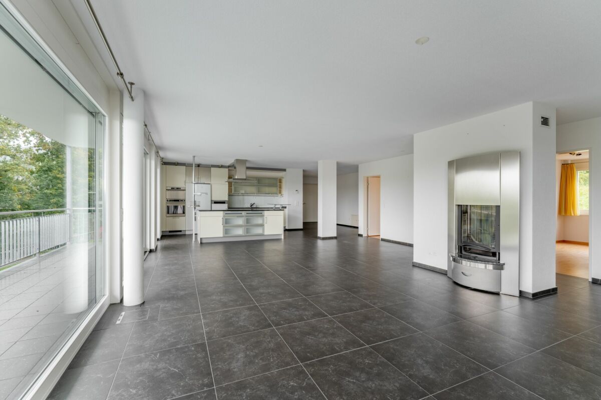 Immobilie in Küttigen - Licht, Raum und Aussicht: Exklusive 6.5-Zimmer-Wohnung mit 240 m² Wohnfläche - Bild 1