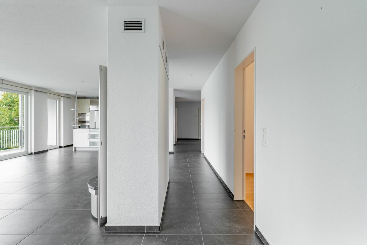 Immobilie in Küttigen - Licht, Raum und Aussicht: Exklusive 6.5-Zimmer-Wohnung mit 240 m² Wohnfläche - Bild 7