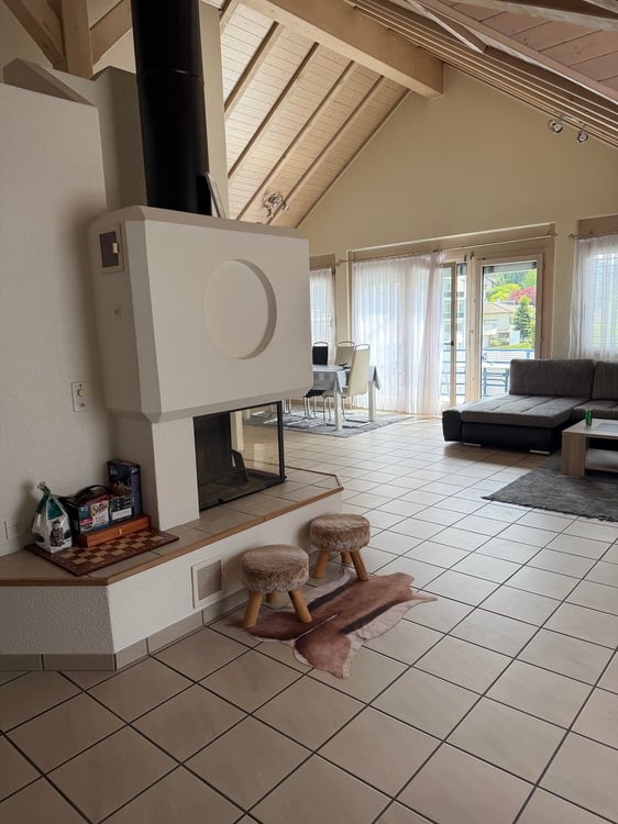 Grosszügige 4.5-Zimmer-Dachwohnung mit Bergblick in Tafers 3