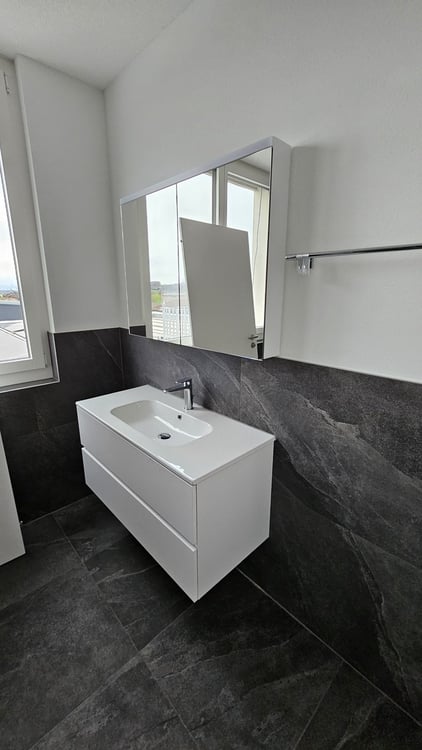 Neuwertige 3.5-Zimmer-Dachwohnung mit Bergblick 5