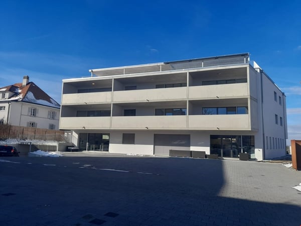 Attraktive, neuwertige 5.5 Zimmerwohnung in Schmitten 1
