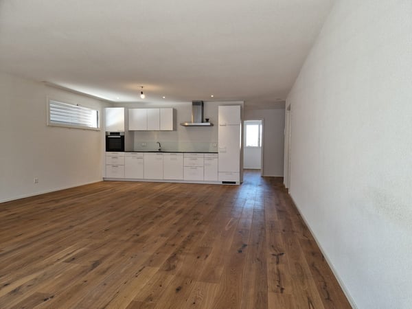 Attraktive, neuwertige 3.5 Zimmerwohnung in Schmitten 2
