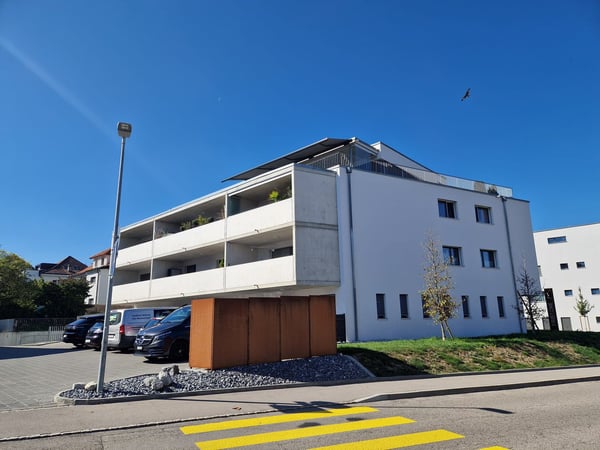 Attraktive, neuwertige 3.5 Zimmerwohnung in Schmitten 1
