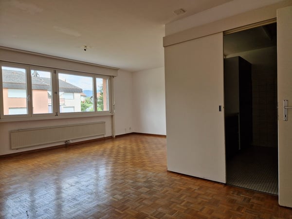 Helle 7.5 Zimmerwohnung im 2. Stock (ohne Lift) mit Ausblick 12
