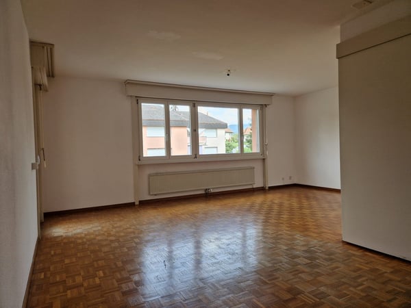 Helle 7.5 Zimmerwohnung im 2. Stock (ohne Lift) mit Ausblick 10