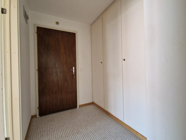 Helle 7.5 Zimmerwohnung im 2. Stock (ohne Lift) mit Ausblick 2