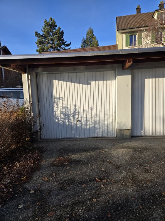 Zu vermieten in Laupen: Garagenbox