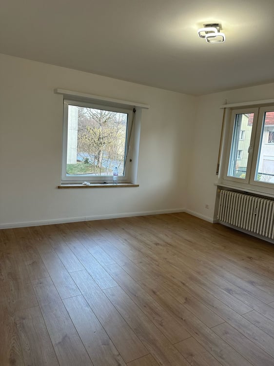 Sonnige 1-Zimmer-Wohnung mit Balkon und Gartenblick in Biel 8