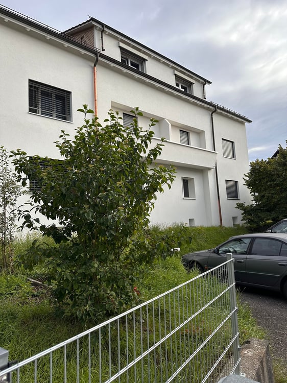 Helle, sanierte 3.5-Zimmerwohnung an zentraler Lage zu vermieten 2