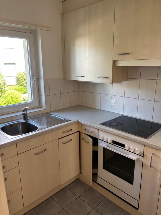 Helle 4-Zimmer-Wohnung im Hochparterre mit Balkon in Studen 2